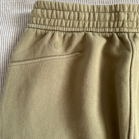 Lululemon Green Capris Pants - Picture 4 of 4